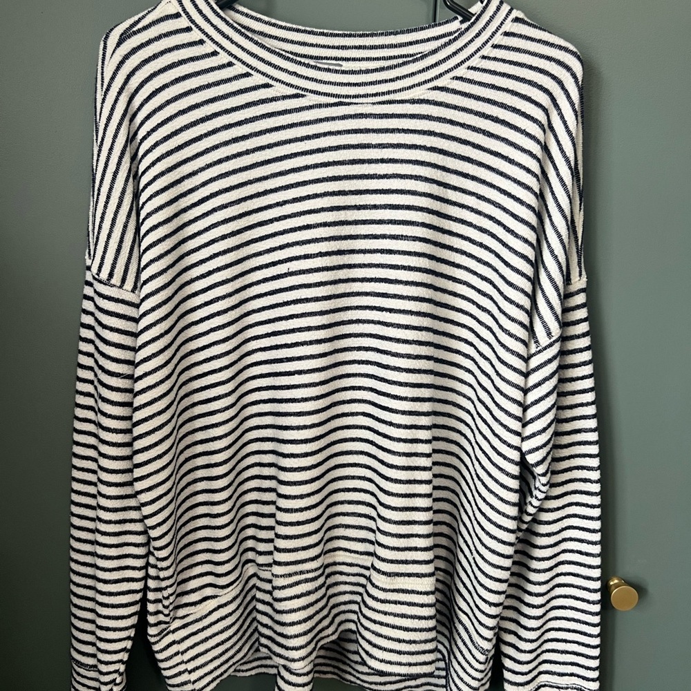 Aerie Navy and White Crew Neck Sweater